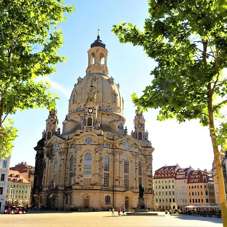 מלון Ramada By Wyndham 4*