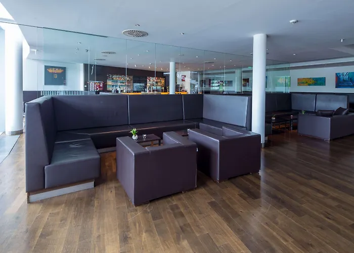 Ramada By Wyndham فندق 4*