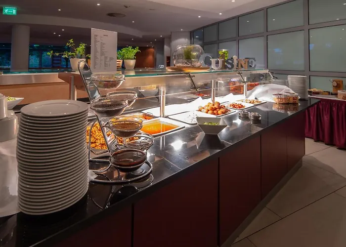 Ramada By Wyndham فندق