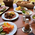 Ramada By Wyndham 4*