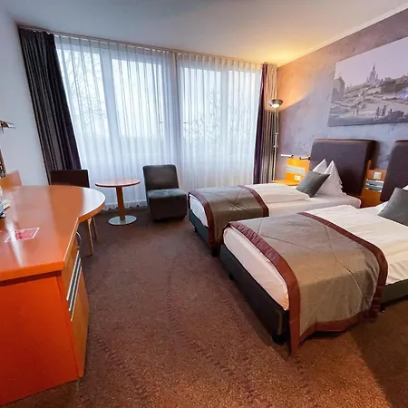 Ramada By Wyndham מלון דרזדן
