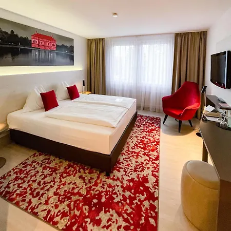 酒店 Ramada By Wyndham 4*