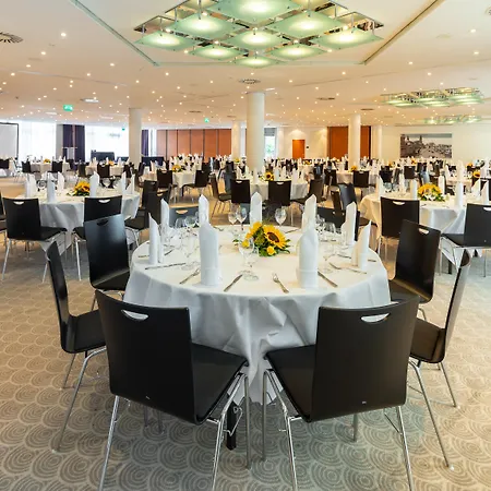 酒店 Ramada By Wyndham 4*